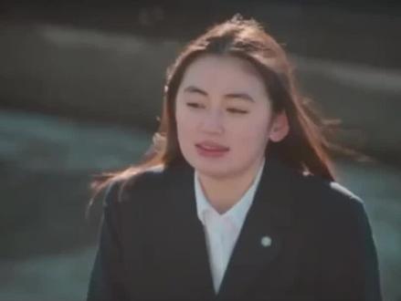 日剧《初恋》《深夜食堂》同款!那不勒斯意面!洋风料理No.1!
那不勒斯意面Spaghetti Napoli,也有叫“拿坡里意面”,听上去是意大利菜,但其实是一道经典的“日本洋食”,二战后由日本横滨酒店的洋食厨师入江茂忠改良而成,更符合亚洲人口味。《初恋First Love》、《深夜食堂》、《孤独美食家》等多部日剧中都有它的身影。
所谓“洋食”,是指受到西方料理影响的一种日式洋风料理。那不勒斯意面就是典型的“和洋”结合的产物,可以说是日本No.1的人气意面。
那不勒斯风味意面作为昭和时代的经典料理,承载着人们对昔日简单生活的的怀旧情怀。做法也非常简单快手,而味道却十分温暖治愈,今年的情人节浪漫晚餐,就给爱的人做一份吧!
食材准备:2人份
香肠2根
青椒半个
洋葱半个
蒜瓣2粒
小番茄6颗
蘑菇60g
碎番茄罐头半个
番茄膏或番茄酱1汤匙
意面140g
帕玛森芝士30克
罗勒2克(可选)
#firstlove初恋 #那不勒斯意面 #意大利面 #西餐课堂 #跟着抖音做美食 #自己在家做西餐