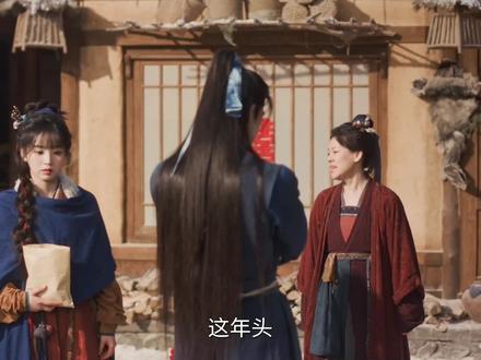 谢征宠妻藏细节!见樊长玉手裂疼,偷偷送蛤蜊油,还谎称是她爹留的!笑不活了!樊长玉抓海东青想卖 10 两,谢征说能卖 200 两,当场改变主意!#张凌赫 #田曦薇 #逐玉