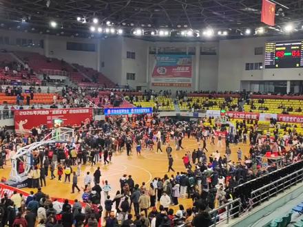 一次冲动的罢赛,错失了即将到手的奖杯 #圣世矿山杯#广西篮球#劳宗烨 #庞峥麟#深恒环保