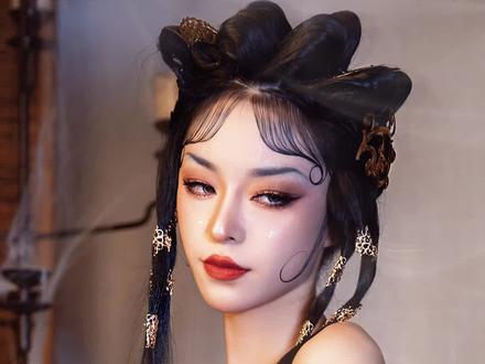 知道你们眼馋我的化妆品好久啦,今天宠个粉,我用啥就送你们啥#沉浸式化妆#蜘蛛精 #万物皆可挂闲鱼
