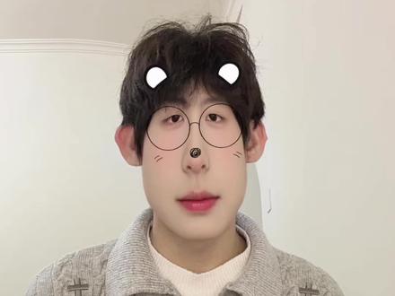 月儿在手中开儿花了笑#桃花笑 #情侣 #手势舞 #转场