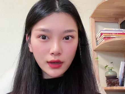 腾讯元宝App春节狂撒10亿现金,这可不是简单的红包大战——这是腾讯AI生态的全面出击!短短一周,元宝下载量超越豆包升至第二,微信搜索和元宝双双接入DeepSeek推理模型,混元图像3.0同时发布。腾讯正在下一盘怎样的大棋?#腾讯元宝 #财经园宝