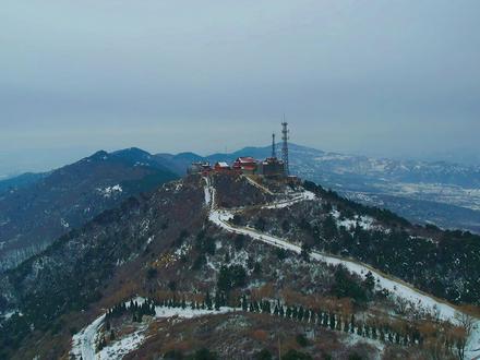 泽州县晋普山,位于晋城市区西南十公里。山顶有“李卫公”庙,相传为唐朝大将军李靖的神封之地。每逢节日香火旺盛,人山人海,后更名为“晋普寺”。#晋普山 #历史古迹