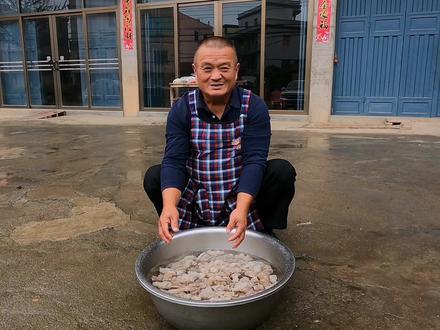 360买12斤鲨鱼肠,阿胖山爆辣鲨鱼肠下酒,越吃越上瘾!