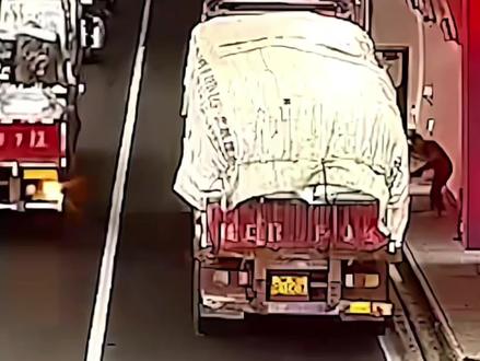 老司机的事故应急经验 #安全宣传#驾驶安全#开车文化#网友投稿