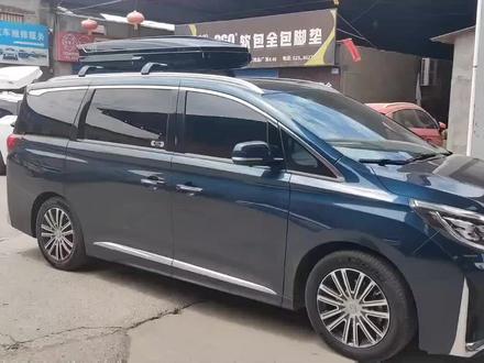 西安广汽传祺m8和m6车主是怎样给爱车安装车顶行李架和行李箱的?原车没有行李架可以安装结实吗?安装行李箱以后限高的地下车库可以进吗?#传祺m8车顶行李箱 #传祺m6车顶行李箱#传祺商务车改装#商务车行李架 #西安车顶行李箱安装