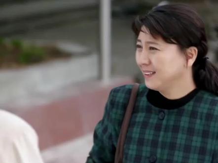 不是亲娘,胜似亲娘,。#在家追剧 #好剧推荐 #俺娘田小草