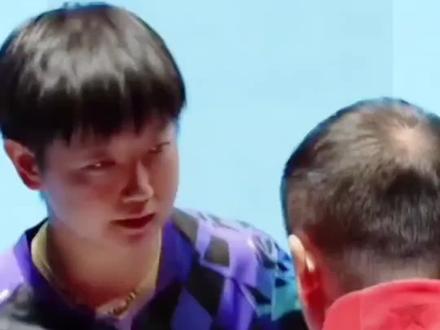 伦敦世乒赛国乒女团3:0战胜韩国,孙颖莎3:2逆转金娜英,面对难题见招拆招,韩国女队教练频频点头肯定。前一秒和王艺迪唠嗑有多松弛,后一秒差点忘记收小飒的就有多迷糊。另一边王楚钦训练场上花式练球,国乒男团的娃儿们,继续向前冲刺吧!#孙颖莎 #王楚钦 #国乒 #伦敦世乒赛 #搞笑 @DOU+小助手 @DOU+上热门 @抖音小助手 @抖音作者助手