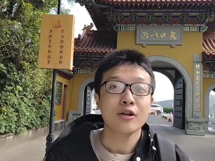 莫向外求,但从心觅。行有不得,反求诸己。 《六祖坛经》里有四个字,叫莫向外求。意思是,所有的答案,所有的目标,都应该从内心出发,而不是依托于外在的人事物。从务虚的角度来说,有一句比较流行的话叫,向外求十年如一日,向内求日日如新生。从务实的角度来说,我们几乎所有人都想求得功名利禄,大多不也求不到么,人能掌控的事物着实有限。如果向外求都能事事如意,这个世界上哪里还有不顺心的人。最后借用《孟子》的一句话组合一下,莫向外求,但从心觅,行有不得,反求诸己”。因为我们改变不了人生的走向,我们唯一能做的就是改变一下对待人生的态度。#禅悟人生 #悟人生之道 #佛学智慧 #人生是一场修行 #修心修行