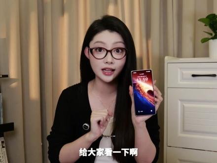 它的屏幕抗造我看还有谁不服!#如何评价荣耀magicv6#折叠屏手机#荣耀MagicV6