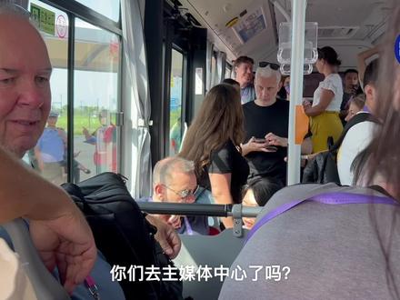 9月18日,第19届#亚运会 主媒体中心正式运营。外媒记者来到后直呼“场馆闪耀”“食堂好评”。记者陈一麟再次探访发现亚运氛围十足,带你提前打卡#中央广播电视总台 的前方#演播厅 !#杭州第19届亚运会