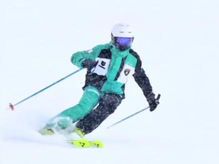 从犁式到动态小弯,一个视频看进阶过程! #滑雪 #雪友你好 #双板滑雪 #双板滑雪教学 #滑雪运动 @Hong双板滑雪