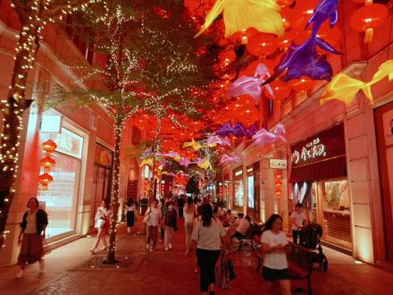 不得不说香港太会了,各种精彩表演吸引你来打卡#在香港Chill起来 #香港旅游 #香港秋日 #香港摄影 #香港假期