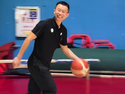 贺希宁你笑那么开心干什么 #贺希宁 #走步 ?#丁老师说cba #丁老师讲规则 #深圳男篮 @贺希宁Hunter3
