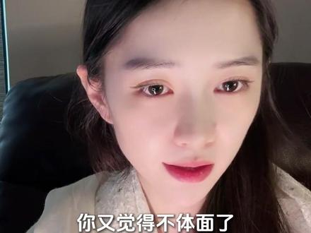 男yc的盛行其实是女性自主意识的觉醒,和女权有一定的关联。 女性最近几年开始有权力意识,希望自己可以和男人一样做类似的事情来行使权力,追求男女平等和女性主义,才做出的这种举动,并不是男yc本身有多么受女人喜欢。女人底色幕强,更喜欢男明星和高富帅,调侃男yc只是通过这种行为来对抗社会性的不平等。因为女性对社会评价体系里的男女不平等一直很不满,比如男人找女人就是正常,家里女人应该忍耐,所以女人会通过追捧男yc的方式达到内心平衡。#女生成长 #情感分析 #情感交流 #女性话题