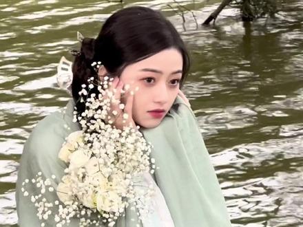 “白山茶的花语:你怎敢轻视我对你的爱。”