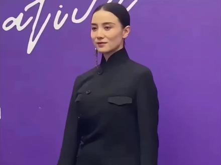 宋佳的最新造型为何再次引发文化争议?她的工作室又是如何回应的?#娱乐明星资讯 #娱乐圈 #明星娱乐圈 #明星穿搭