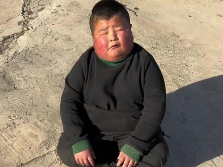 亚豪都挺好的,就是晚上光尿床……