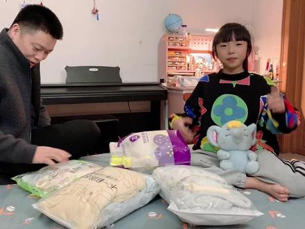 晴宝家的二宝要出生了,提前准备一堆衣服,为啥最后一分钱没花?