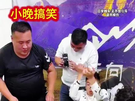 忍耐力挑战之挠脚心#笑到肚子疼 #爆笑名场面 #看一遍笑一遍笑得肚子疼