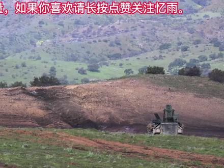 中国网友称呼为“两扫一通”履带式火箭扫雷车!发射火箭弹扫雷!