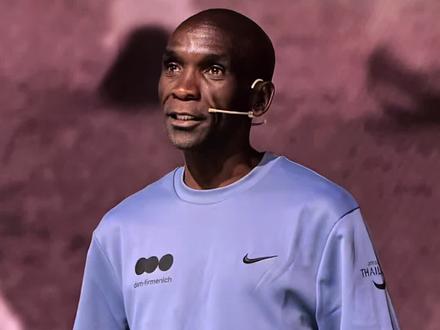 视频有点长,但有惊喜~ 每一帧都很喜欢#基普乔格 #朱迅 #基普乔格中国行 #石家庄马拉松