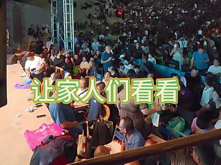 家人们大家好,前两天在陕西黑龙潭演出时的视频,让大家看看这人山人海的场面🌹❤👍😄#@铜锤是也🔨 @晋剧肖铁锤 @晋剧孙红丽小号