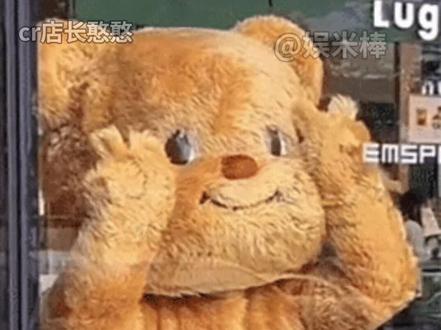 在狗狗的世界里,偏爱和亲近从不用金钱来衡量,一颗真心,就已经换得全部的温柔(cr素材来源转载于@店长憨憨) #万万没想到 #震惊 #温暖