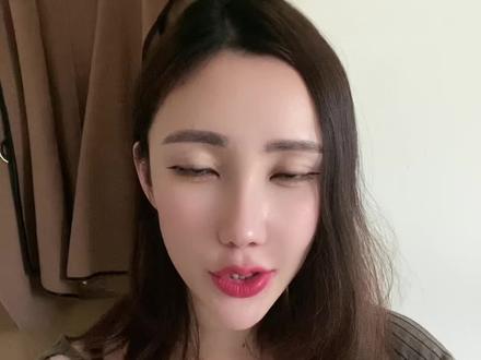 坐飞机,怎么才能选到空姐对面的位置!!