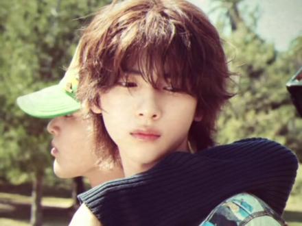 喜欢金主训很正常啊,全世界都喜欢金主训,毕竟金主训就是最完美的,他头脑发达,思维逻辑紧密,善于观察,创造力强,素质极高,处事不惊,镇定沉着,善于解决问题,能想到很多好点子,渴望知识,脑子里满对人类和宇宙的思考,不盲目跟风,走在潮流前线,时尚小众,对人际关系和社会现象有着自己独到的见解,充满艺术细胞,刚正不阿,不贪图小利,能把对方怼得哑口无言外表冷酷实则内心也是充满爱心与关怀,爱护动物,人缘爆棚,气质非凡,拥有极致的帅气和超萌的冷酷属性,我说这些并不是因为我是金主训的毒唯,毕竟金主训本来就是这样的,我是一个很公正的人#金主训 #juhoon
来源:wb模特老了怎门办