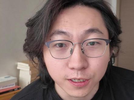 实验高级深外退出深圳四大 以后你在深圳听不到四大这个说法了,再有人说四大,那就是实验室外高级往自己脸上贴金
经过今年中考家长学生们投票,四大已经名存实亡,只剩下了深中一大,遥遥领先
不知道还有没有有家长记得,2020年深中扩招到2000人的规模,2023年高考第一次出扩招后的高考成绩,那年高考深中略低于实验 1个百分点,实验举校同庆,在11月的时候邀请全深圳的家长来高中部参观,同时组织私下的签约选拔考试,每场考试人数能夸张的达到3000-4000人
但是谁又能想到,才两年过去,深中扩到2000人的优势就完全释放开,在2025年高考对实验形成了碾压性的优势,今年深中有85人录取清北,深实验只有2人
我相信今年深中的高考成绩,足以让当初分数过了深中线没有选深中而选了其他学校的家长后悔#深圳中考