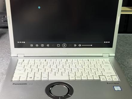 松下LV8 i7顶配 光驱版笔记本
CPU=i7-8665u
內存=双通道三星16g板载(原厂16g)
硬盘=三星256g固态硬盘
屏幕=14英寸(完美屏幕,无斑无点,显色很舒服)
电池=电池健康100%(企业定制大电池68040mwh,比常规多百分之50容量)
外设=带摄像头麦克风,人脸识别,usb*3、蓝牙,无线,sd插槽,vga链接投影仪,hdmi链接电视机,雷电接口typc充放电,3.5mm耳机孔,9560无线网卡,有线网口,接口齐全。
系统=正版win10专业版
带dvd刻录,支持cd/vcd/dvd
机器包无修无翻新无喷漆无贴膜,非广州魔改翻新作坊的洋垃圾,功能包好沒问题,此本子来源于日本正规渠道,特价顺丰包邮。发货快,解答快,可细节拍摄。
所有驱动都在日文官方网站安装好了,性能直接拉满,包您上手就能用,有任何问题包退包售后
附属配件:AC原装充电器➕英文键盘膜➕质保三个月
本子只有一台 先到先得,不议价!
关联:sv8,sv9,lv9,sv7,lv7