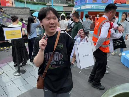 这个是我没料到的! #知名度大挑战 #街头测试 #怎么咬哇