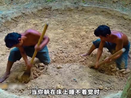 “当你躺在床上睡不着觉时,何不看上一集解压助眠的荒野建造”#荒野建造#野外建造 #解压 #户外 #庇护所建造