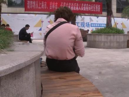 今年1月,经人介绍,贾女士下载了一个APP,可以在上面投资一些新能源的项目,收益比较高,还能随时提现。前前后后,贾女士投了二十多万之后,也提现了十三万。可是,就在前几天,这个APP怎么也打不开了。#新闻