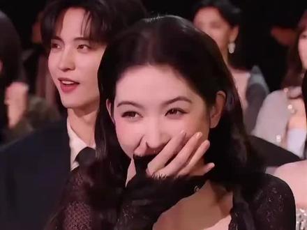 王玉雯一晚上下来嘴皮子步数2万+#王玉雯 #星光大赏 #搞笑 #张新成 #龚俊