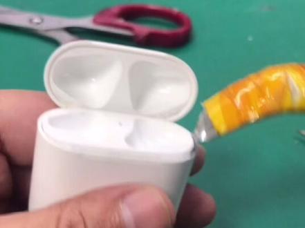 #airpods 这个方法基本上算是无损拆充电仓了。对了你喜欢玩游戏吗?@DOU+小助手