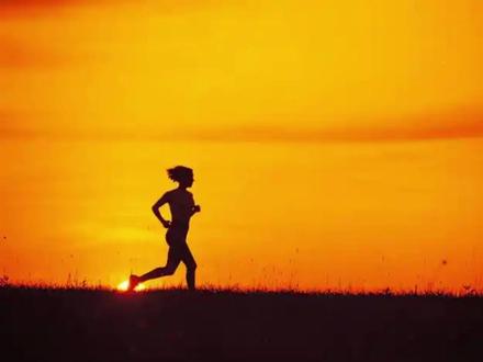 跑错赛道的女护士