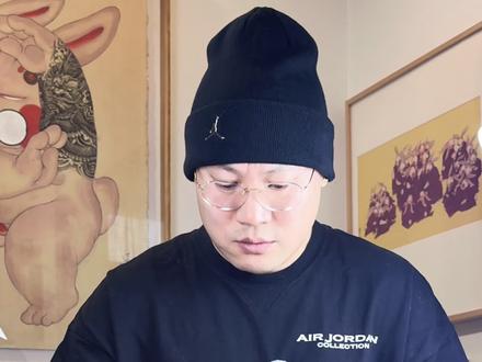 你见过这样的炼狱杏寿郎吗? 爝火燃回春浩浩,洪炉照破夜沉沉。
爆改《鬼灭之刃》,这幅骑机车的炎柱·炼狱杏寿郎,赠给以凡人之躯,燃烧信仰之火,温暖也照亮了他人的你。
#鬼灭之刃 #炎柱 #炼狱杏寿郎 #真实生活分享计划 #抖音二创激励计划