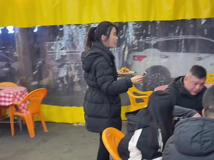 脑筋急转弯 什么事情只能一只手做?#脑筋急转弯 #生活服务达人流量激励 #真实生活分享计划 #同城趣味生活