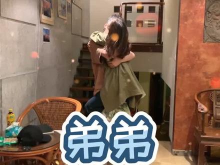 #情侣 #电动牙刷 有了对方,我们永远都能过儿童节~@Singing哥