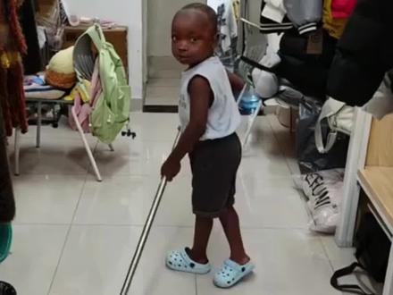 你们都在找的非洲十二少扫地特效制作教程来了。非洲十二少 非洲十二少ai指令 十二少豆包p图指令 十二少扫地ai口令 十二少特效 非洲十二少表情包 ai十二少合照指令 非洲十二少ai指令扫地 十二少图片 十二少情头 非洲十二少扫地指令 非洲十二少扫地 非洲十二 十二少壁纸 #非洲十二少 #人小鬼大 #非洲十二少ai指令 #十二少ai指令 #即梦ai 十二少ai指令 十二少ai指令教程十二少p图ai指令十二少P图教程 十二少豆包指令 十二少睡觉豆包p图片指令 十二少躺在床上ai口令 十二少图片生成口令 十二chuandaai指令分享 十二少头像p图教程 十二少视频怎么制作 非洲十二少ai指令 非洲十二少ai特效制作教程 非洲十二少坐车ai口令 十二少ai特效 十二少ai合成 十二少特效 十二少特效教程 非洲小孩特效 十二少图片 十二少照片 十二少精彩瞬间 我带着十二少 十二少 十二少让人很难不喜欢 非洲酋长十二少 十二少真实身份