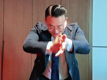 紫微VS猎鹰 就在布达佩斯major淘汰赛现场!绿龙vs猎鹰,这场17个月的恩怨对决,紫微(zweih)用双五杀彻底封神,带领绿龙2-0横扫猎鹰,终结了"逢猎鹰不胜"的魔咒!#CS2 #布达佩斯major #Zweih #Donk #东方红🔥