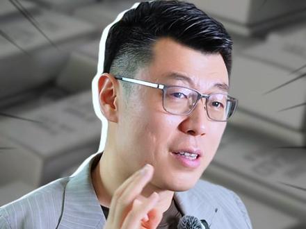 白银一年暴涨125%,普通人如何抓住机会? #桑行长 #燃起来了大国重器 #掘金计划2025 #零距离看懂财经