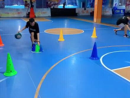 运球小游戏,适用于基础班级#幼儿篮球#篮球训练@抖音小助手