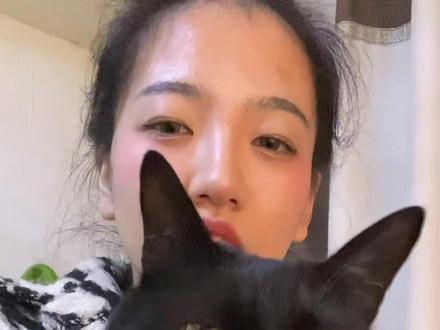 喜报:他超爱
#黑猫 #我和我的猫 #是宠物更是家人