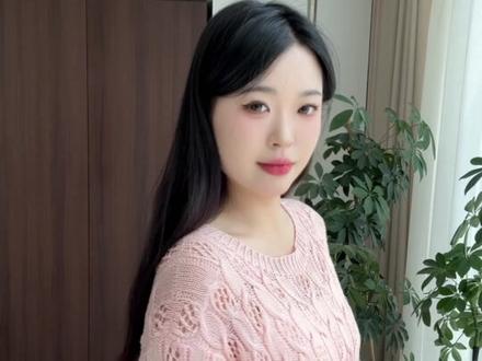🌸织女夏天的第一件短袖,就织这件! 线材:十刻光荫鎏光
棒针:9号、11号
用量:5团
镂空+麻花双结合
上身自带透气呼吸感
微落肩宽松版型
对所有身材都包容!
#镂空花样 #爱生活爱编织 #编织教程 #毛线 #毛儿手作慢生活