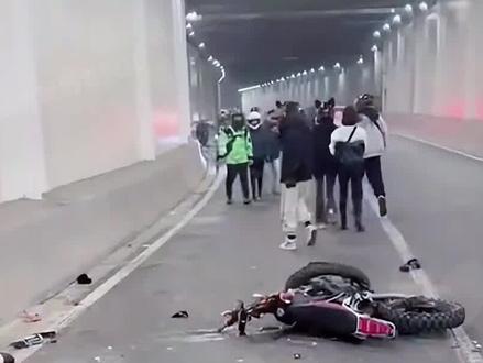 21岁网红庄慕卿车祸身亡,小鱼爱吃鱼事故惊人相似,难道早有预料 #庄慕卿 #21岁网红庄慕卿车祸身亡 #机车