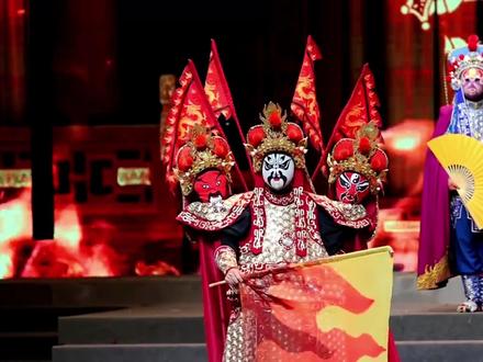 成都有不少可以观看川剧表演的地方,但要说正宗还得是蜀风雅韵和芙蓉国粹,两个都很棒,大家可以根据个人喜好选择#川剧吐火 #国粹 #原来国风现场可以这么燃 #变脸 #傀儡戏