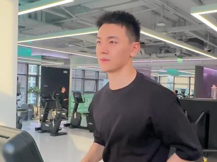 很荣幸参与了杭州亚运会宣传片拍摄,感谢所有幕后工作人员的付出,才有了开幕式上完美的成片。希望大家能够多多关注陆川导演的《相约杭州》!一起为杭州亚运加油!为中国队加油!#杭州亚运会开幕式